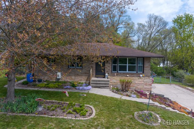 6044 Belmont Avenue NE, Belmont, MI 49306