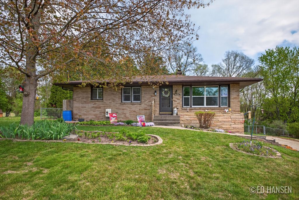 6044 Belmont Avenue NE, Belmont, MI 49306