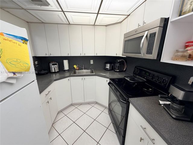 1825 W 44th Pl 206, Hialeah, FL 33012