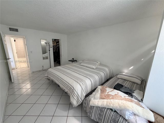 1825 W 44th Pl 206, Hialeah, FL 33012