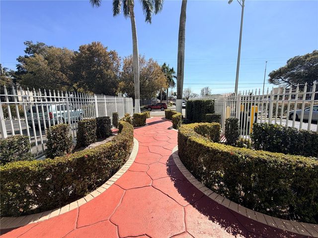 1825 W 44th Pl 206, Hialeah, FL 33012