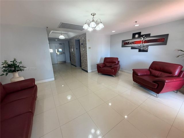 1825 W 44th Pl 206, Hialeah, FL 33012
