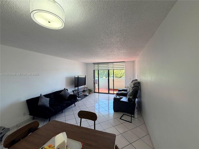 1825 W 44th Pl 206, Hialeah, FL 33012