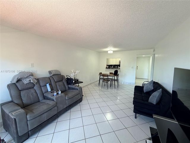 1825 W 44th Pl 206, Hialeah, FL 33012