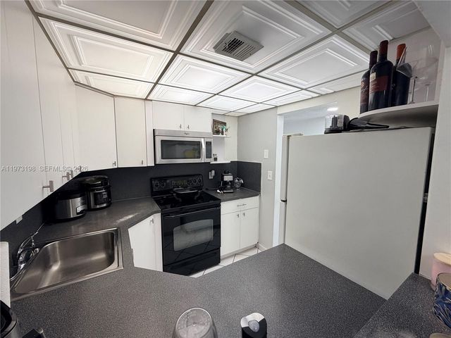 1825 W 44th Pl 206, Hialeah, FL 33012