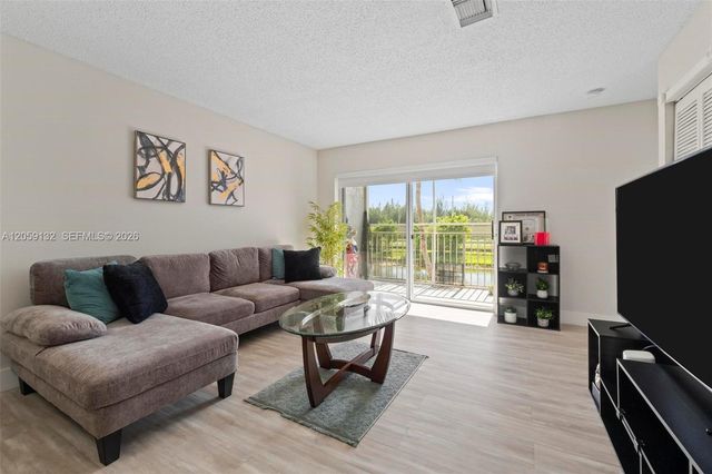 4736 NW 114th Avenue 205, Doral, FL 33178