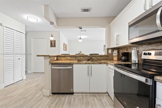 4736 NW 114th Avenue 205, Doral, FL 33178