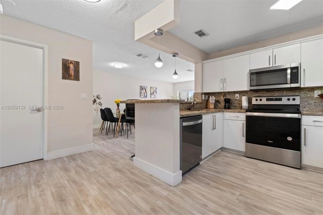 4736 NW 114th Avenue 205, Doral, FL 33178