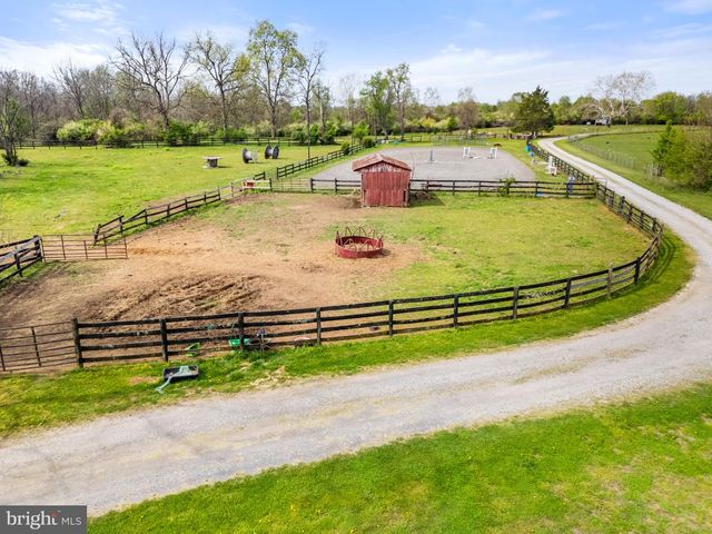 420 RUSSELL RD, Berryville, VA 22611