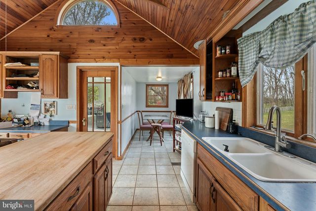 420 RUSSELL RD, Berryville, VA 22611