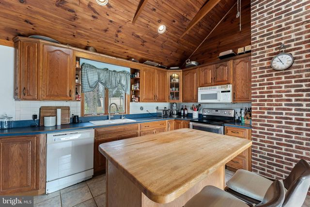 420 RUSSELL RD, Berryville, VA 22611