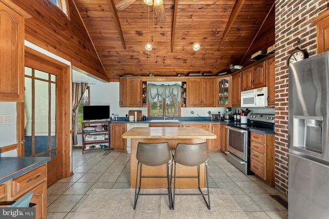420 RUSSELL RD, Berryville, VA 22611