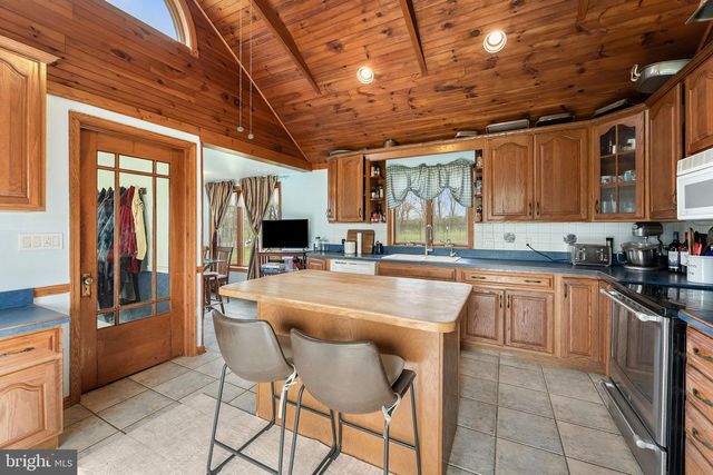 420 RUSSELL RD, Berryville, VA 22611