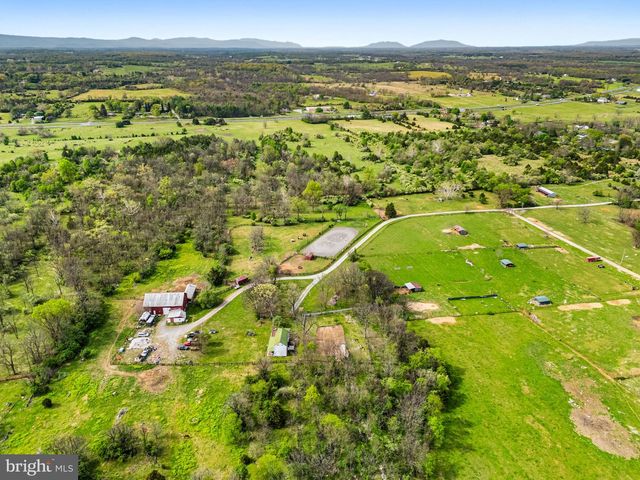 420 RUSSELL RD, Berryville, VA 22611