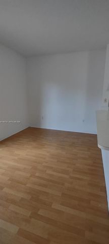 6940 NW 179th St 303-7, Hialeah, FL 33015