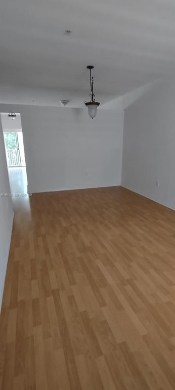 6940 NW 179th St 303-7, Hialeah, FL 33015