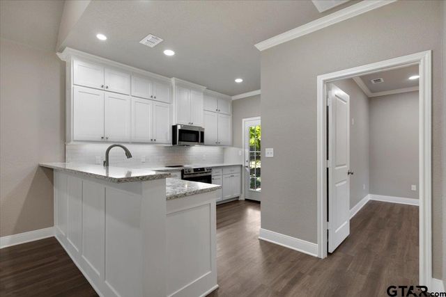 304 E Cottonwood, Overton, TX 75684