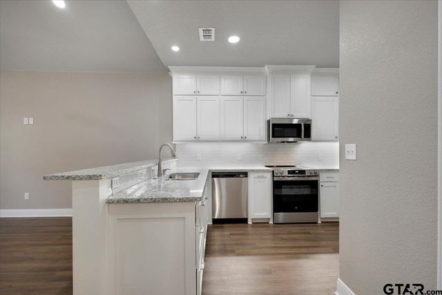 304 E Cottonwood, Overton, TX 75684