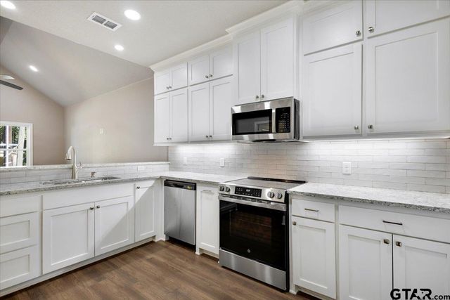 304 E Cottonwood, Overton, TX 75684