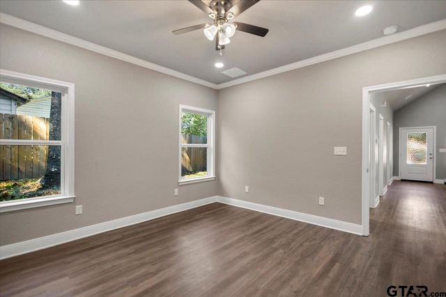 304 E Cottonwood, Overton, TX 75684