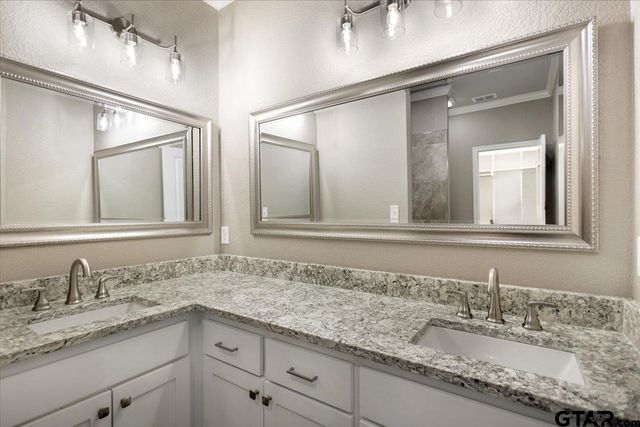 304 E Cottonwood, Overton, TX 75684