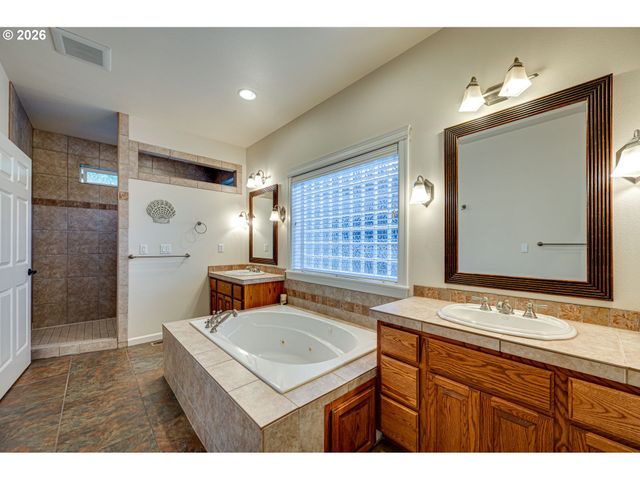 805 INSEL Rd, Woodland, WA 98674