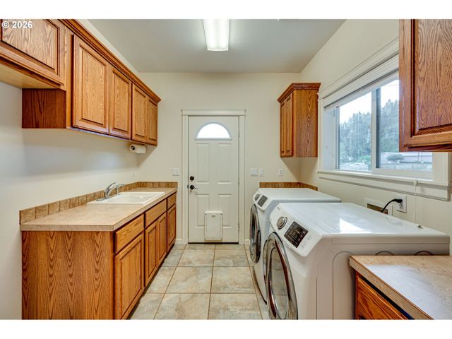 805 INSEL Rd, Woodland, WA 98674