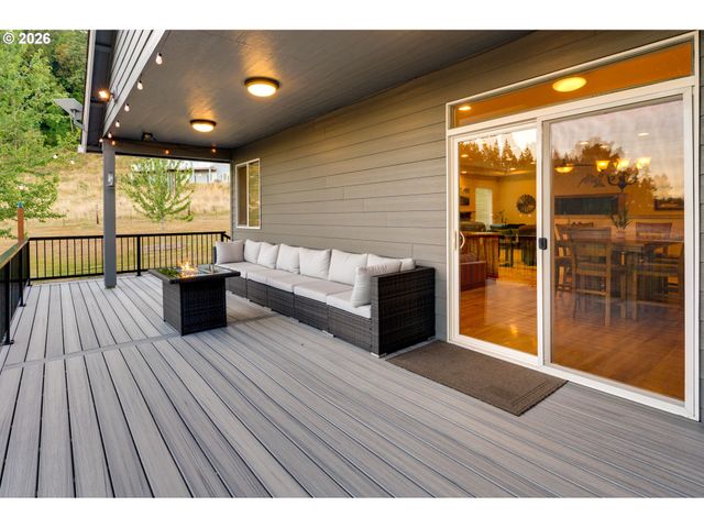 805 INSEL Rd, Woodland, WA 98674