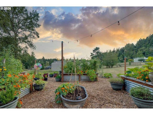 805 INSEL Rd, Woodland, WA 98674
