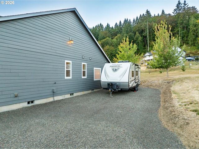 805 INSEL Rd, Woodland, WA 98674