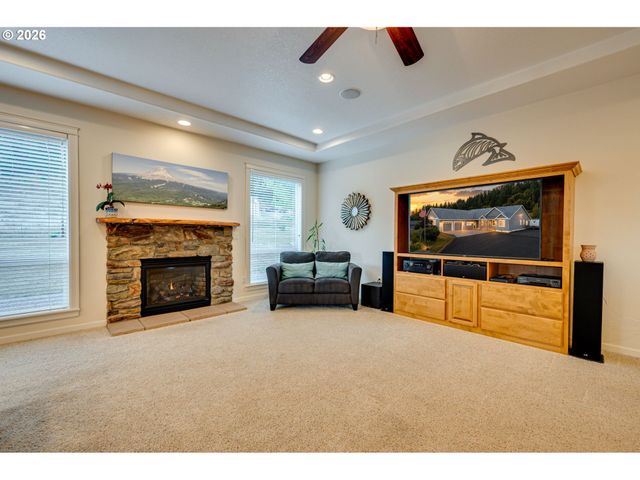 805 INSEL Rd, Woodland, WA 98674
