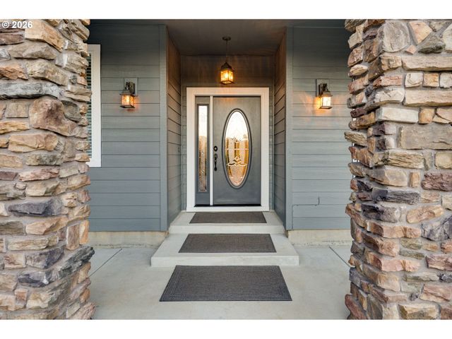 805 INSEL Rd, Woodland, WA 98674