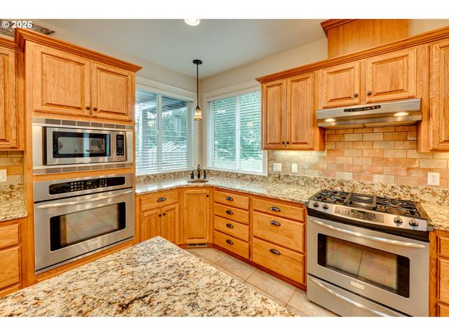 805 INSEL Rd, Woodland, WA 98674