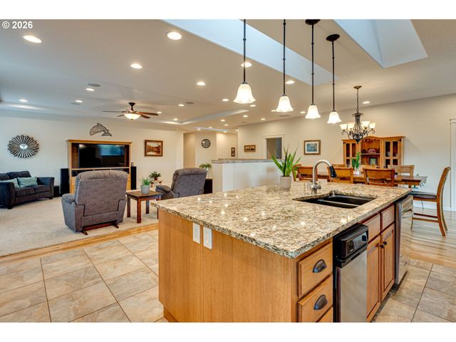 805 INSEL Rd, Woodland, WA 98674