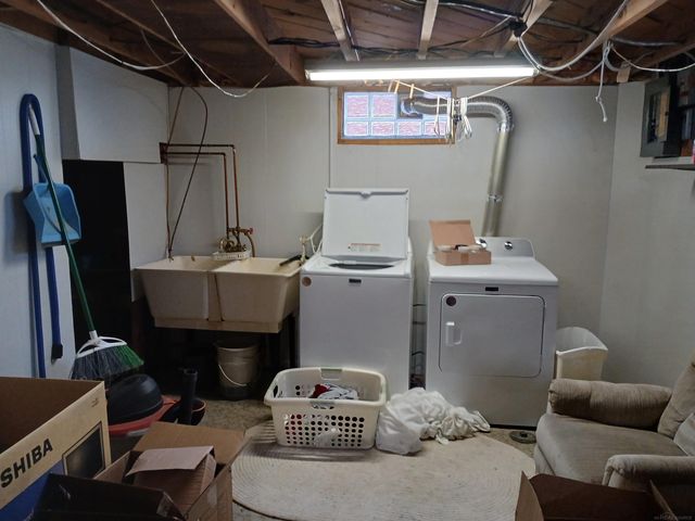 22584 Marine Avenue, Eastpointe, MI 48021