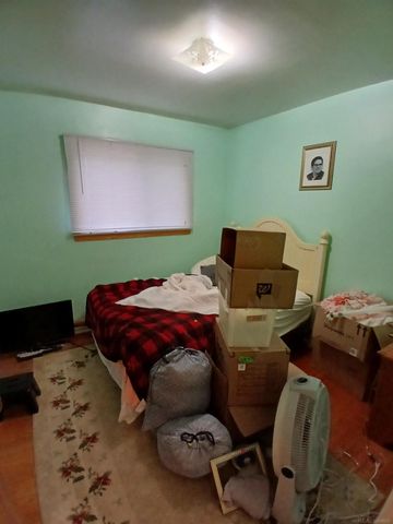 22584 Marine Avenue, Eastpointe, MI 48021