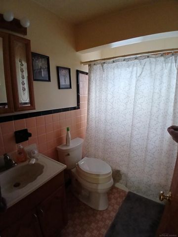 22584 Marine Avenue, Eastpointe, MI 48021