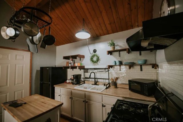 2352 Pine Drive, Arrowbear, CA 92382