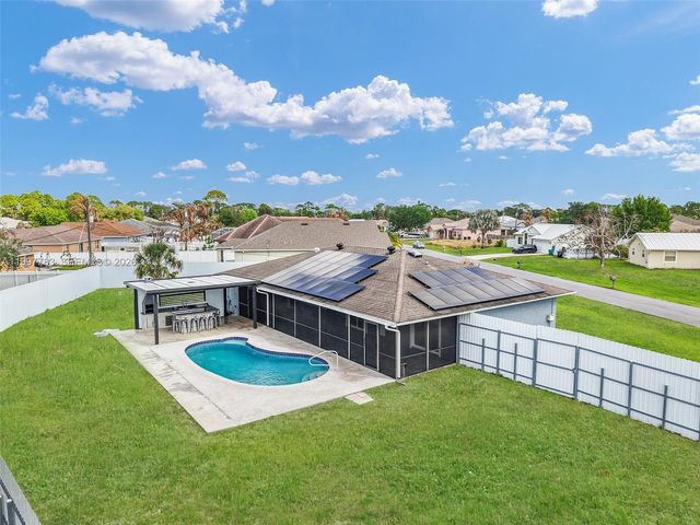702 NW Orchid St, Port St. Lucie, FL 34983