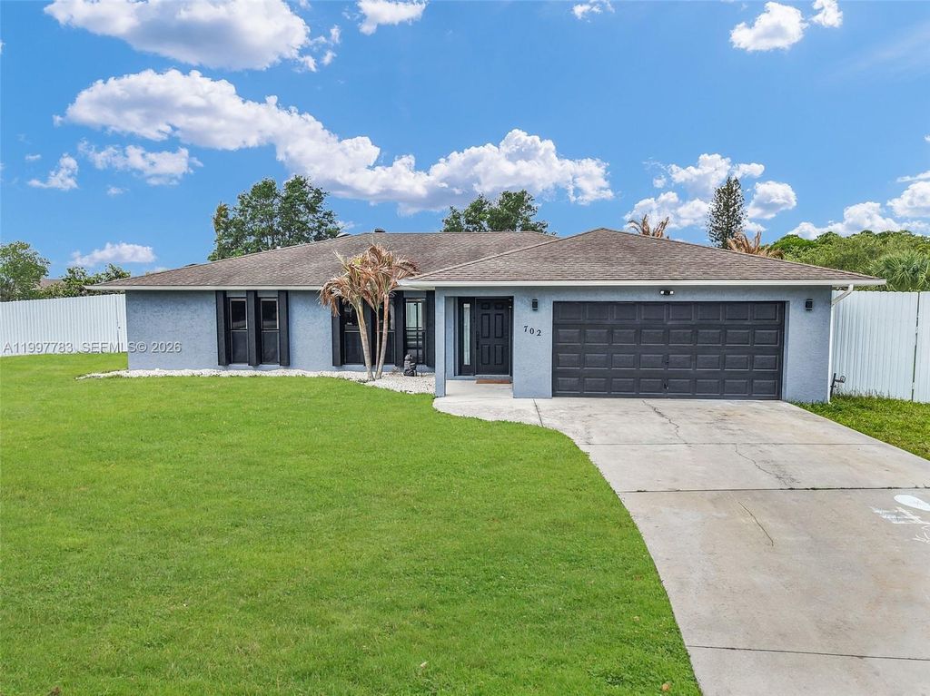 702 NW Orchid St, Port St. Lucie, FL 34983