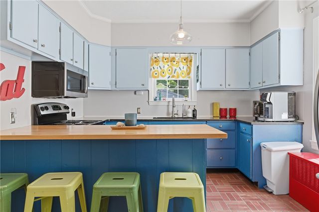 69 Roger Williams Avenue, East Providence, RI 02916