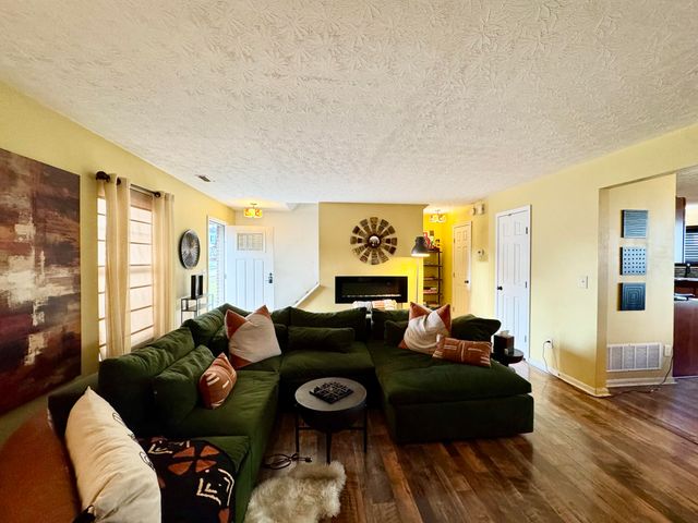 10124 Meadow Glen Drive, Independence, KY 41051