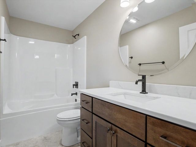 655 Maclan Court, Iowa City, IA 52246