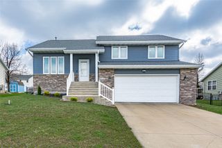 2335 Jomar Court SW, Cedar Rapids, IA 52404