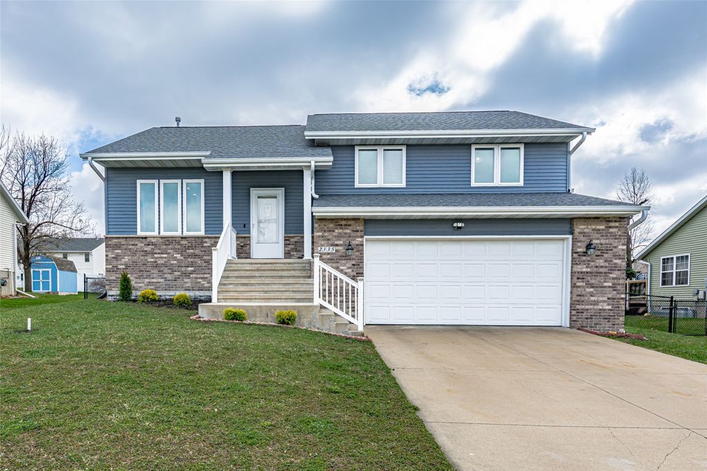 2335 Jomar Court SW, Cedar Rapids, IA 52404