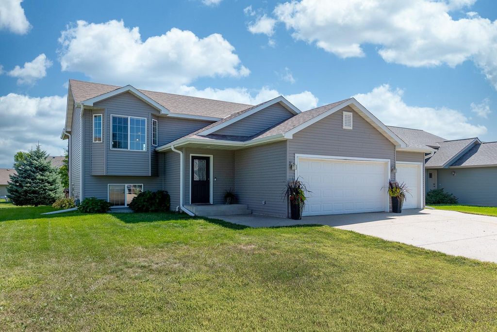 109 Pinehurst Drive, Mankato, MN 56001