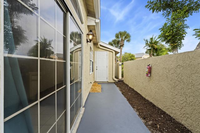 1656 SE Green Acres Circle D103, Port St Lucie, FL 34952