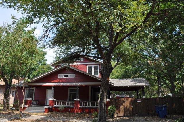 708 N Mckinney Street, Ennis, TX 75119