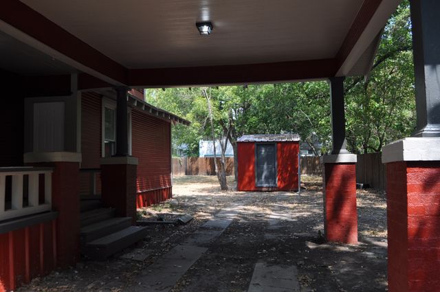 708 N Mckinney Street, Ennis, TX 75119