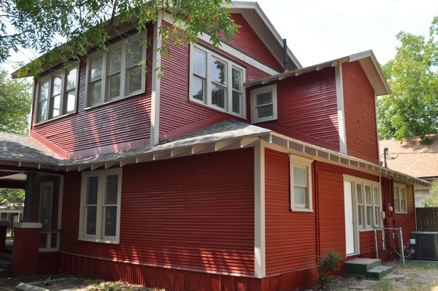 708 N Mckinney Street, Ennis, TX 75119